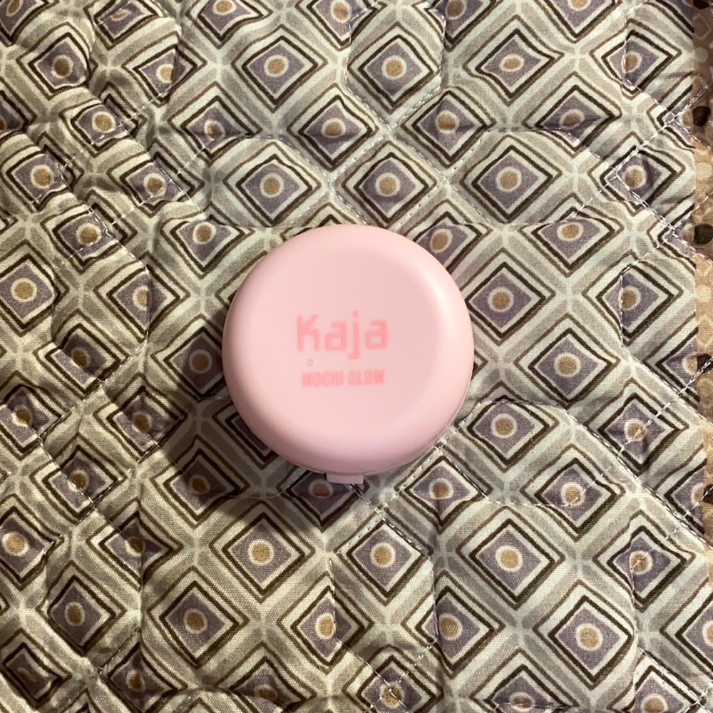 KAJA MOCHI GLOW HIGHLIGHTER